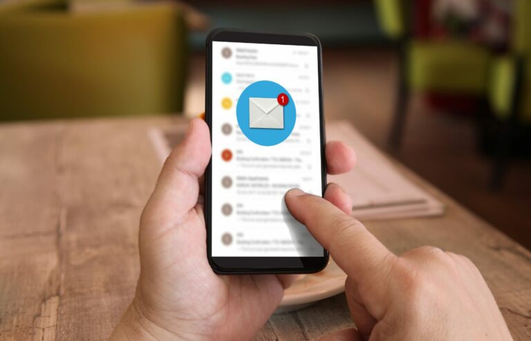 Outlook Unleashed—Elevate Your Email Game on the Go!